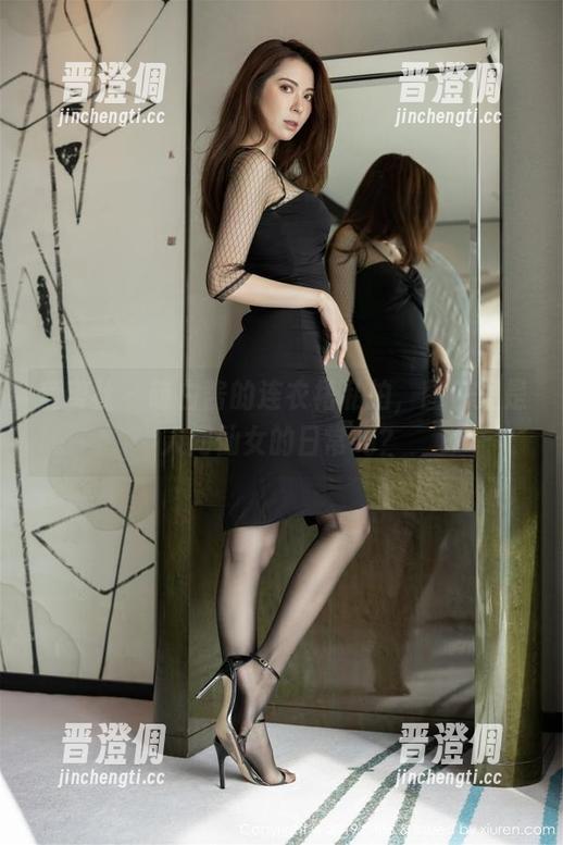 爱蜜社-萌白酱 爱蜜社 - 萌白酱的连衣裙私拍,图包里是人间仙女的日常吗?