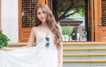 爱蜜社 – 愛逗逗doudou的旅拍：高清上演‘我只在乎这张自拍的风格’的剧情！