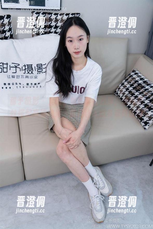 甜予摄影-璇璇 甜予摄影 - 无语,璇璇真会选择,油亮黑丝搭配高清效果,就是让人想多看两眼的节奏。