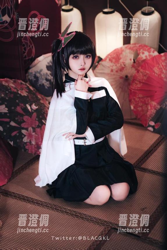 白莉爱吃巧克力 白莉爱吃巧克力打工女仆COS:纯原图透着一股天然的俏皮,干得不错哦!