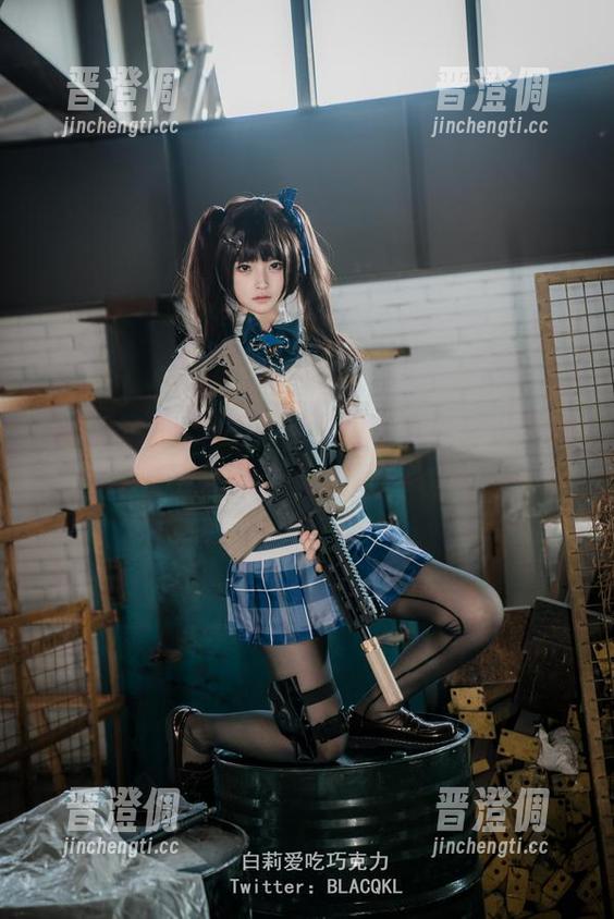 在白莉爱吃巧克力的私房写真里，汉服竟然有了新解读！