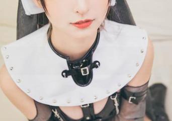 神楽坂真冬的新服装：在线自拍趣味指南