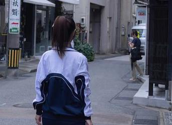 秀人网 – 是御姐是女神？叶佳颐的私拍资源引发了我的思考…好像也没深度啊！