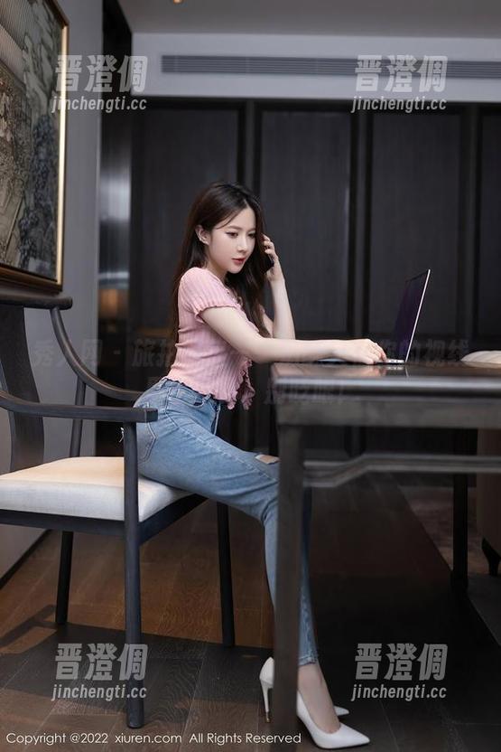 秀人网-奶酥 秀人网 - 旅拍图集——奶酥又在你的视线里出没了。别眨眼!