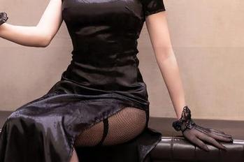 秀人网 – 谢小蒽皮衣写真合集，怎么总让人有想穿上去的冲动呢？