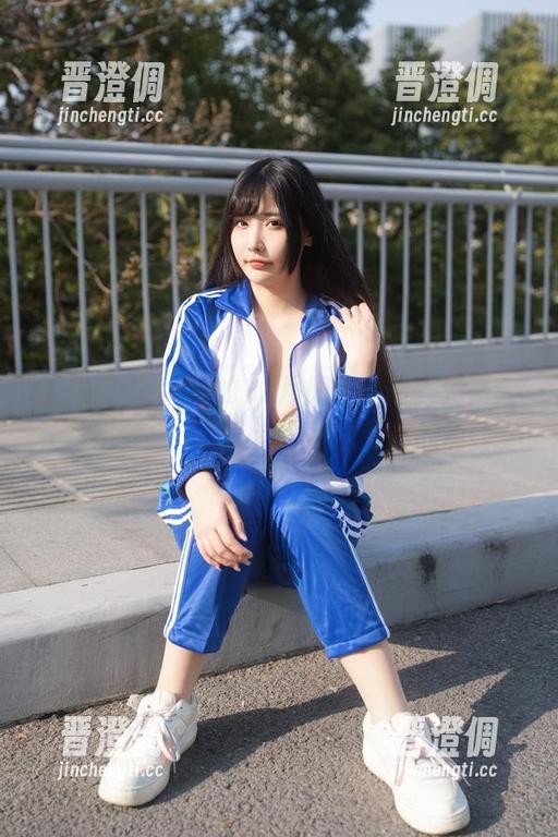 糖果果Candy 糖果果Candy的12月舰长原图,先是舰长再是俘虏,深陷这个不太靠谱的画面。