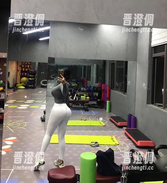 紫色哒豚豚 微密圈 - 小心!看了紫色哒豚豚的免费黑丝套图会忍不住再看一遍!