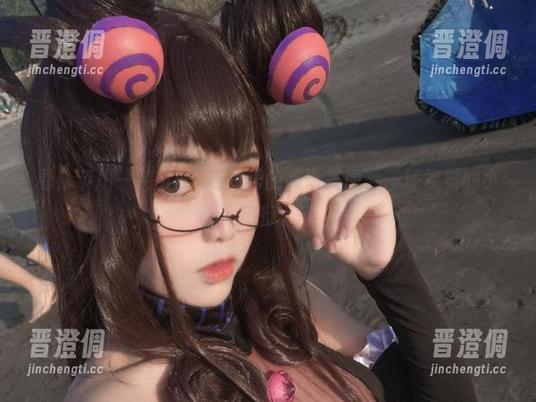 看！芊川一笑MNK与短裙的高清美图，一场视觉的小旅行。
