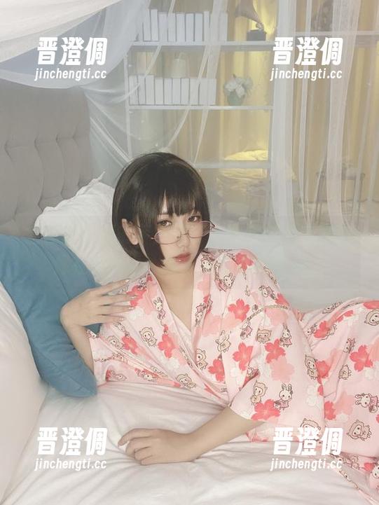 芋圆侑子 全套护士装的芋圆侑子,图片里的人物好像在讲什么、又像什么都没有说。