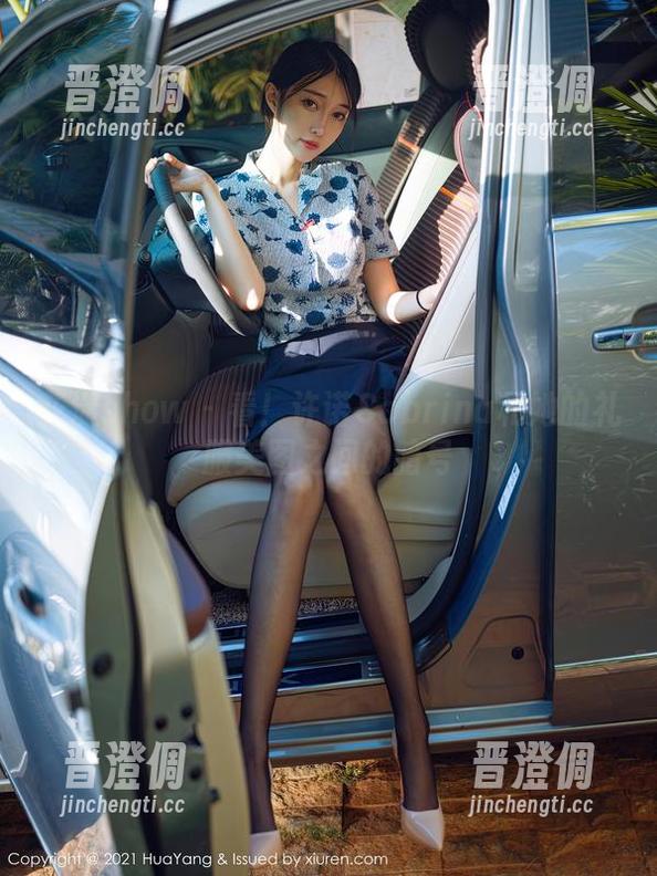 花漾show-许诺Sabrina 花漾show - 看!许诺Sabrina和她的礼服美图之间的暗号