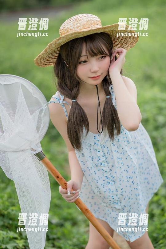 花铃Hana 花铃Hana用“小溪死库水”玩得飞起,图集中美图让人摸不着头脑,但就是爱看!