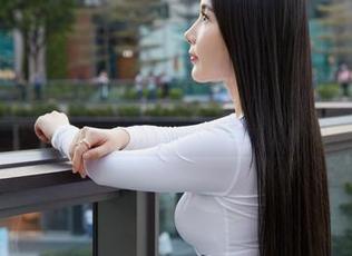 蜜桃社 – 让人瞩目的杏子与她的白衬衫，原图下载不收藏真可惜
