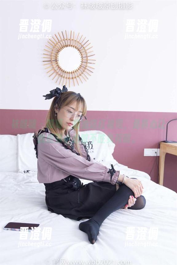袜啵啵 - 哎呀，奶油这红裙照，是真心让我感到小心脏不胜负荷啊。