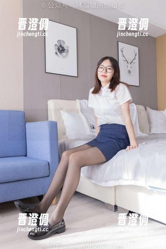 袜啵啵 - 当甜甜圈穿上高跟鞋：私拍合集，你可能需要准备好防止眼睛闪瞎哦！