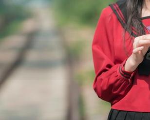 西瓜少女的圣诞合集，谁说不会有令人心头一震的图片呢？让我先眨几下眼，再来分析。