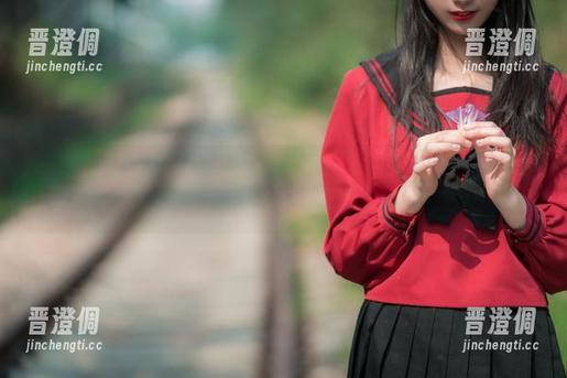 西瓜少女的圣诞合集，谁说不会有令人心头一震的图片呢？让我先眨几下眼，再来分析。