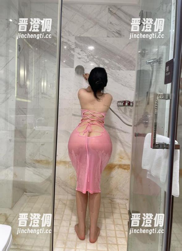 微密圈 - 迷人的五姨太户外写真，安静到可以听见风的呼吸