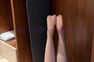 微密圈 – 迷人的五姨太图包：在彩云之下，喃喃自语
