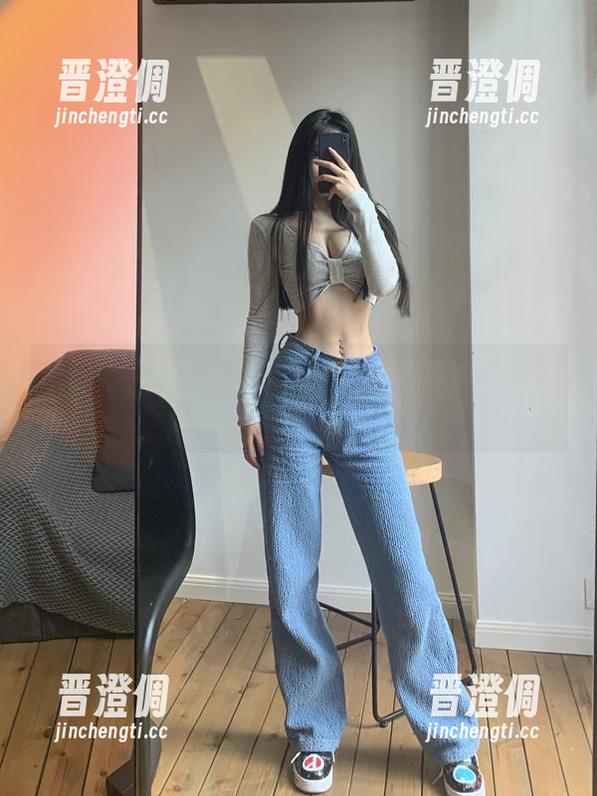 陈佩奇 微密圈 - 原图玄机:怎么看都像是陈佩奇在悄悄说话的秘密。
