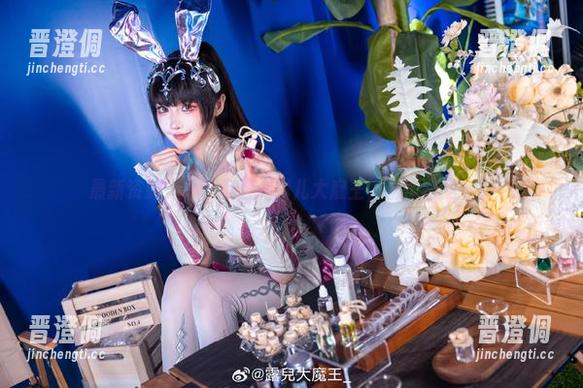 露儿大魔王 最新资源,办公室里的露儿大魔王,工作还是…?