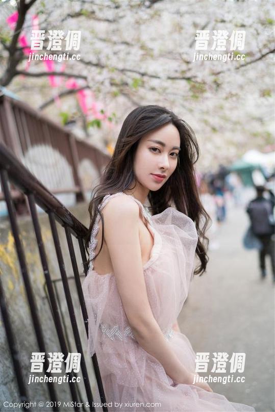魅妍社-夏倪可ella 魅妍社 - 高清夏倪可ella的连体衣,这搭配我只能说,“能穿出个性也挺不容易的。”