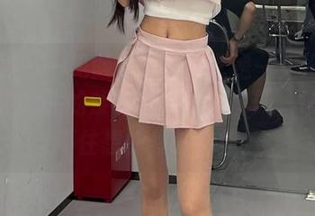 微密圈 – 一见倾心？不如说是一见没心没肺，黎允熙的紫色珍珠丁裤图册，让人忍不住想偷偷抄作业。
